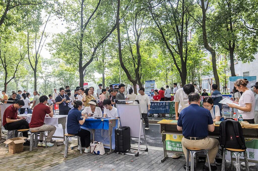 2026年高考专业“弃选榜	”：会计学居首，人工智能也“遇冷”？